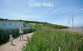 2021 2 Bedroom Deluxe Caravan Sleeps 6 With Wi-Fi